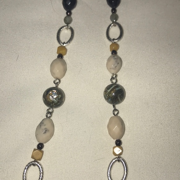 Beaded necklace - Picture 3 of 3